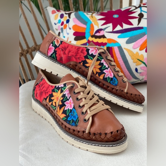 Womens size 9 huraches - Picture 1 of 3